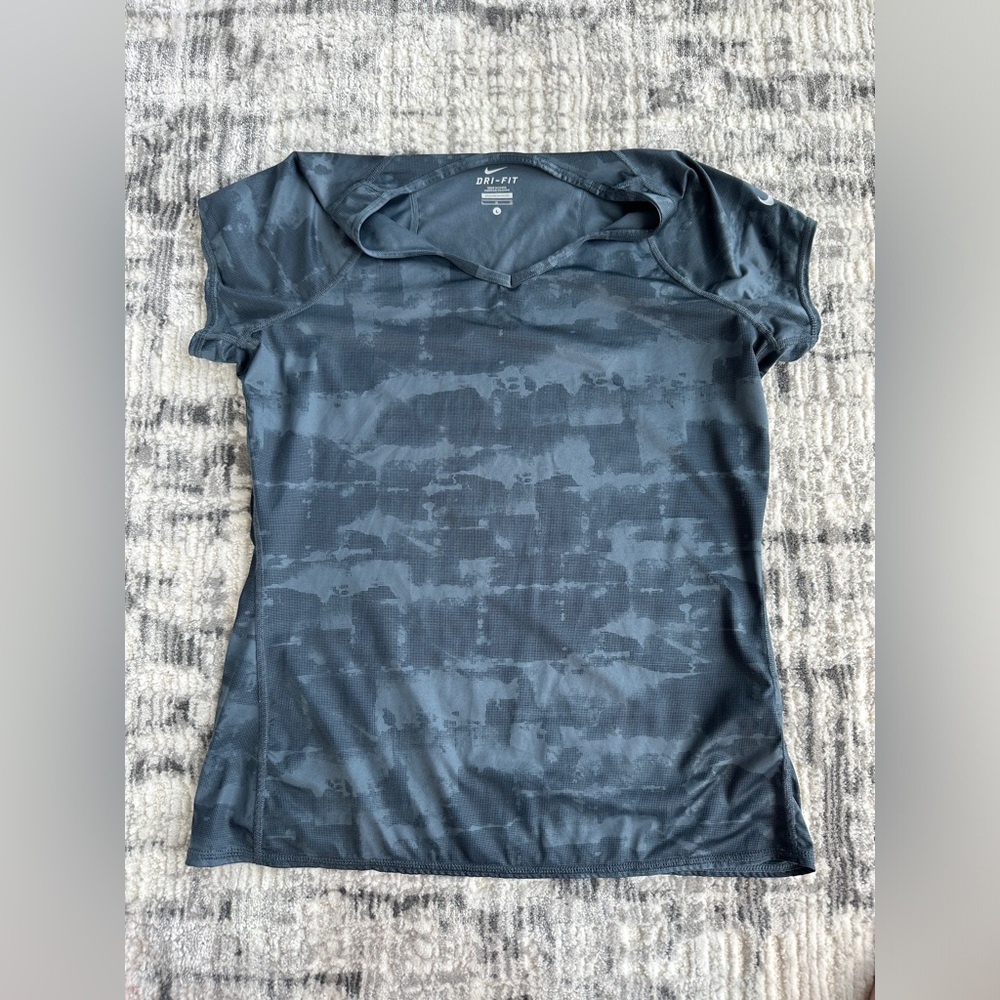 Nike Women's Tennis Shirt. Size Large.